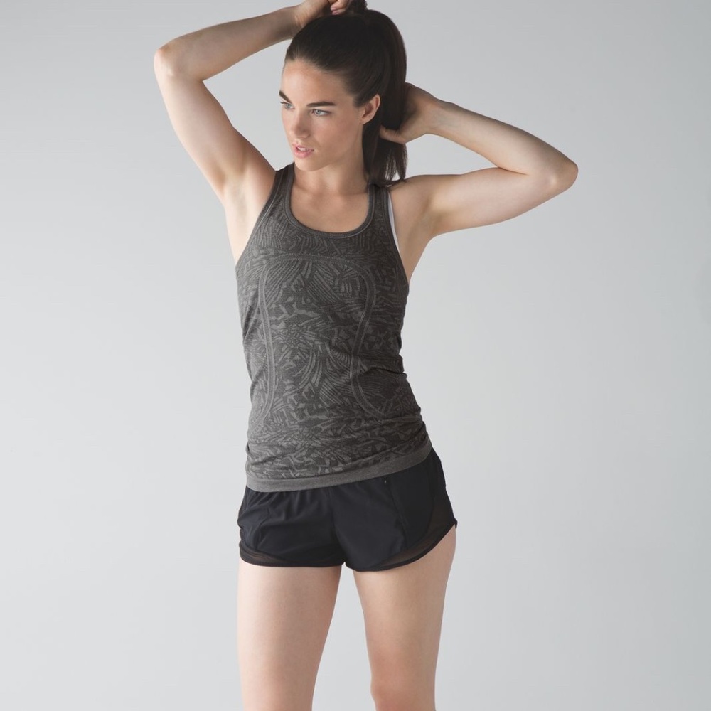 Lululemon Athletica Gray Swiftly Tech Racerback Tank in Heathered Soot | Size 6